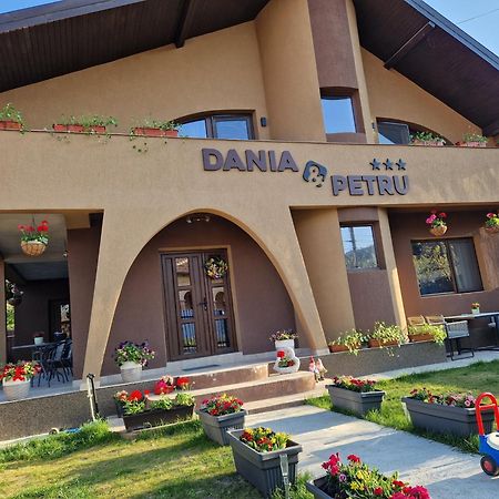 Dania&Petru Residence Tîrgu Ocna Esterno foto