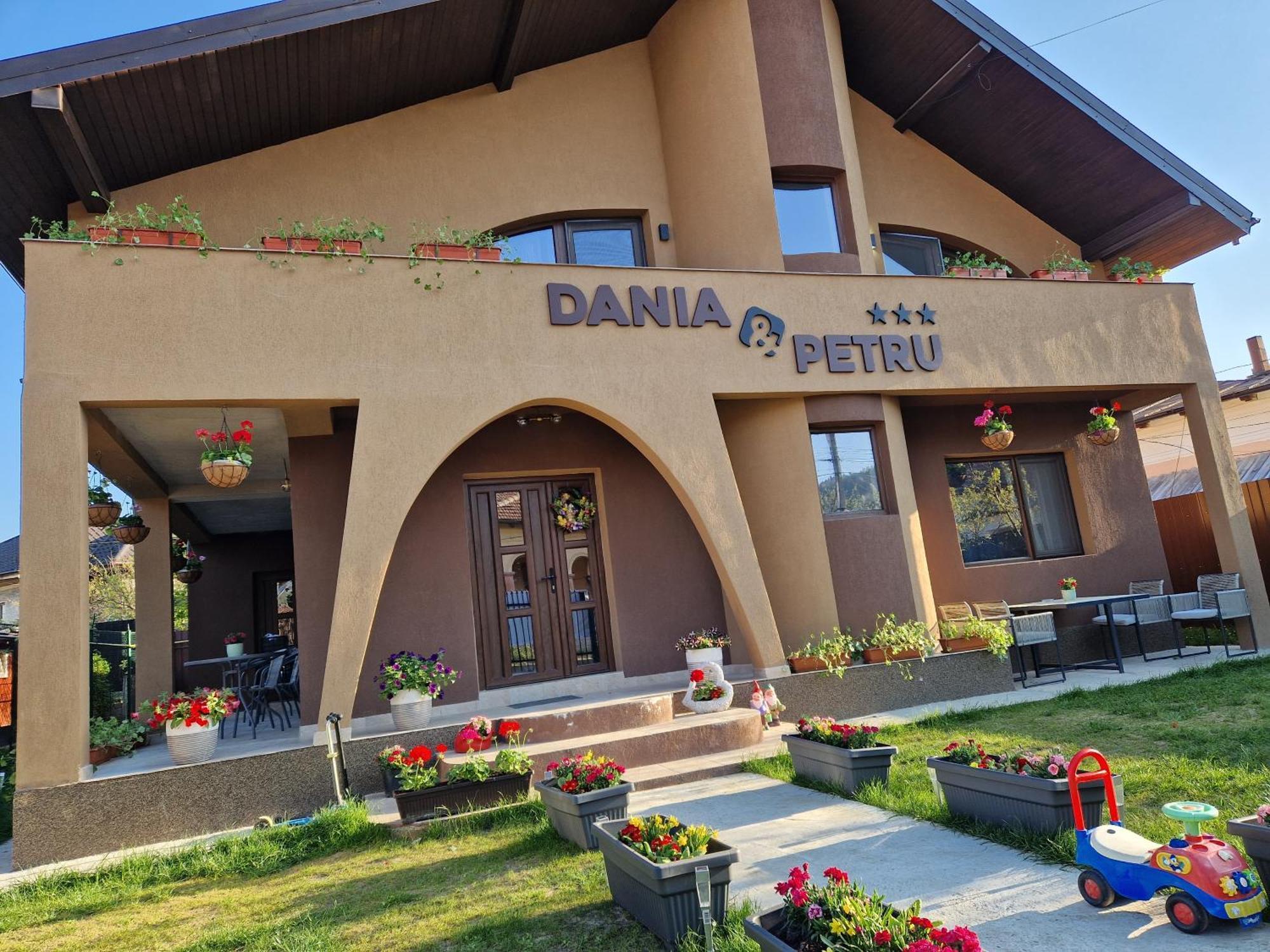 Dania&Petru Residence Tîrgu Ocna Esterno foto
